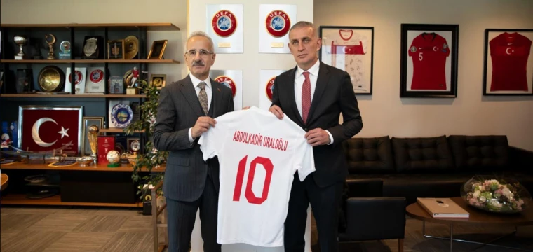 Bakanı Uraloğlu, TFF Başkanı Hacıosmanoğlu'nu Ziyaret Etti