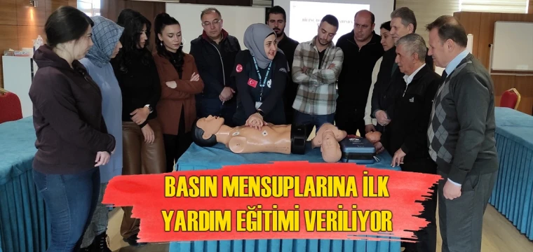 Basın mensuplarına ilk yardım eğitimi veriliyor