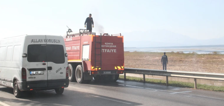 Beyşehir Gölü kıyılarındaki sazlık alanda yangın