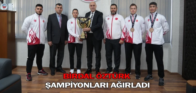 Birdal Öztürk şampiyonları ağırladı