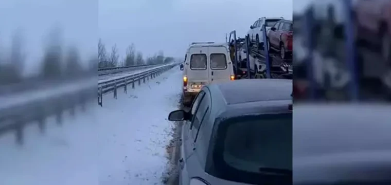 Çankırı'da buzlanma Samsun-İstanbul yolunda aksama