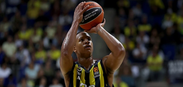 Devon Hall, sol elinden operasyon geçirdi