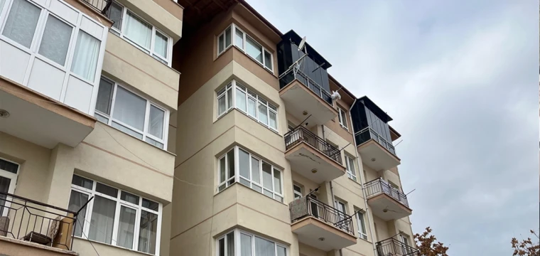 Eşini bıçakladıktan sonra kalp krizi geçirdi