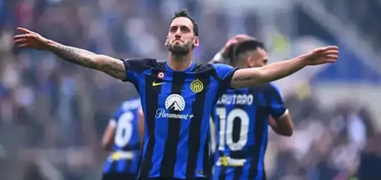 Inter, Çalhanoğlu'nun golüyle Napoli ile 1-1 berabere kaldı