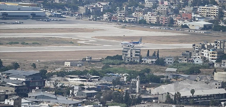 İsrail, Beyrut'taki Uluslararası Refik Hariri Havalimanı yakınını art arda saldırılarla hedef aldı