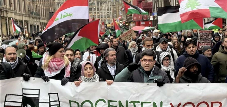 İsrail'in Gazze'deki saldırıları Amsterdam'da protesto edildi