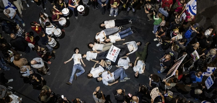 İsrailliler, esir takası için Tel Aviv'de protestolara devam ediyor