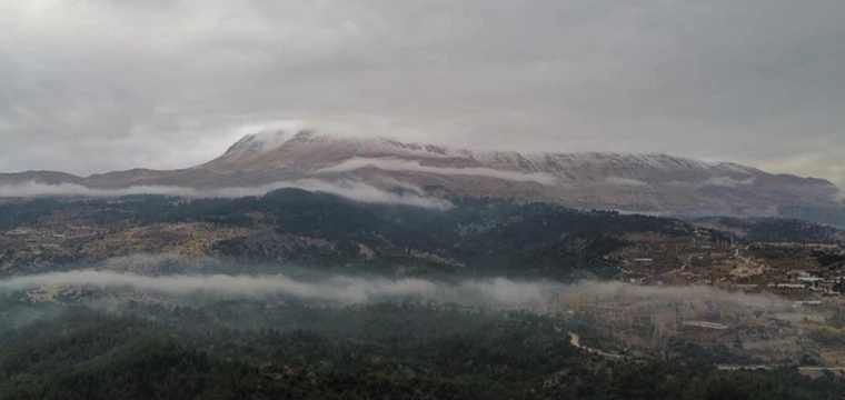 Kaş’ta yüksek kesimlere kar yağdı