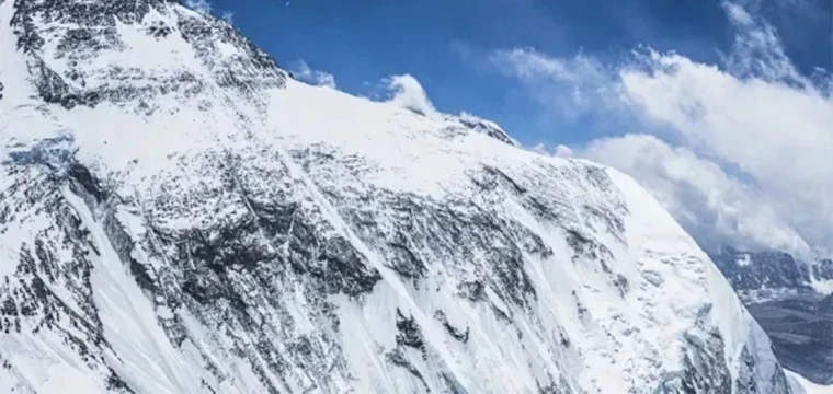 Kayıp dağcı, beş hafta sonra sağ bulundu