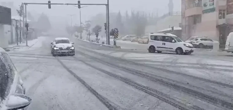 Malatya-Kayseri kara yolu kar nedeni ile kapandı