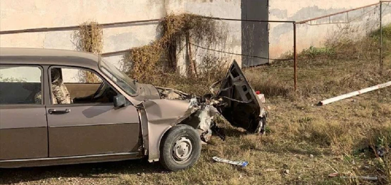 Manisa'da trenin çarptığı otomobilin sürücüsü yaralandı