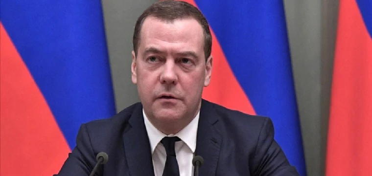 Medvedev: Kamala Harris'in işi bitti