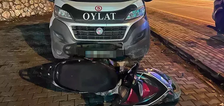 Motosiklet, servis minibüsüyle çarpıştı: 1 ağır yaralı