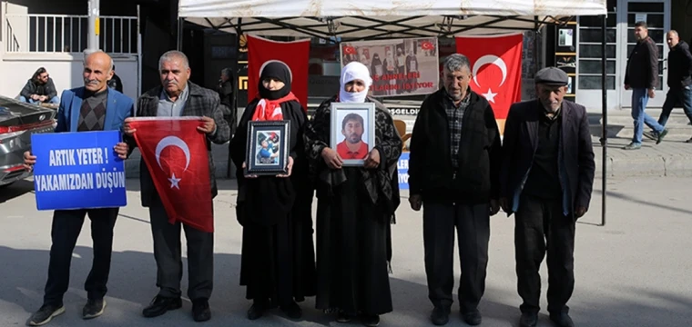 Muşlu aileler, DEM Parti önündeki eylemi sürdürdü