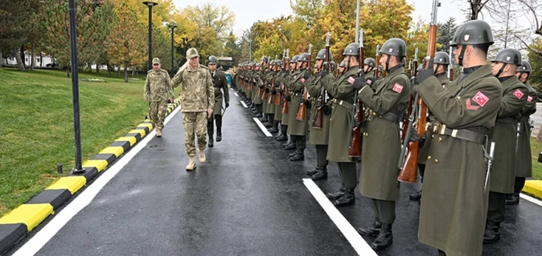 Orgeneral Gürak 2. Ordu ve 7. Ana Jet Üssü'nü inceledi