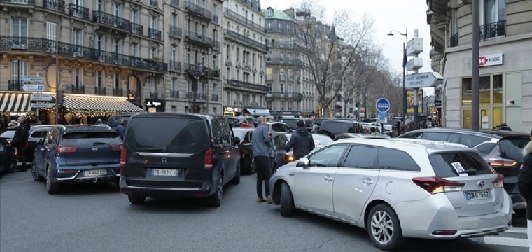 Paris'te sınırlı trafik bölgesi uygulaması başladı