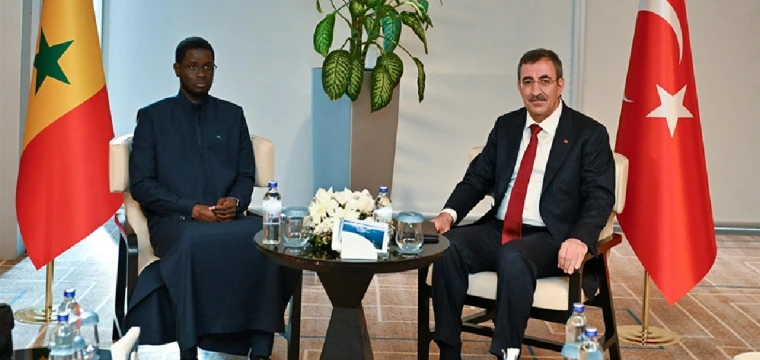 Senegal Cumhurbaşkanına ziyaret paylaşımı