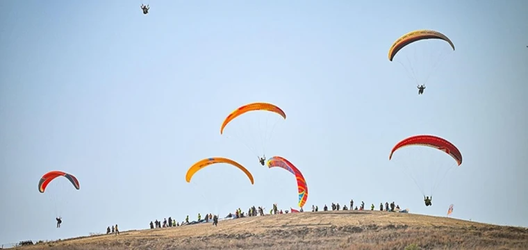 Yamaç Paraşütü Festivali başladı