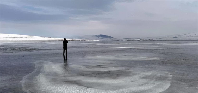 Ardahan'daki Aktaş Gölü dondu