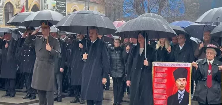 Atatürk'ün Edirne'ye gelişi yağmurla kutlandı