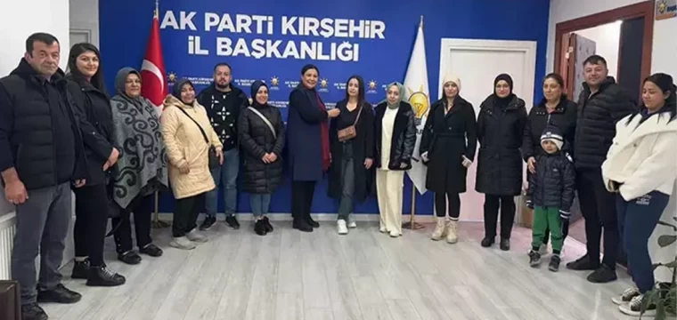 CHP'den istifa eden 12 kişi AK Parti'ye geçti