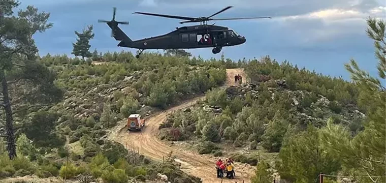 Dağda mahsur motosikletli kurtarıldı