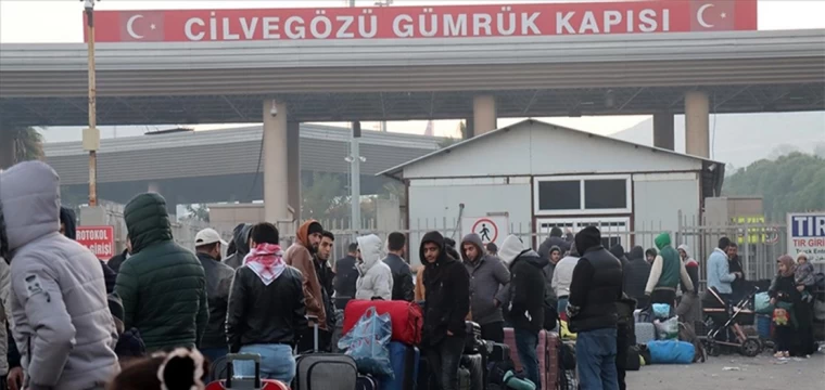 Esed rejimi sonrası Türkiye'deki Suriyeliler ülkelerine dönüyor