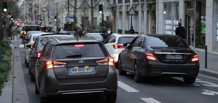 Fransa'da taksici eylemi trafiği felç etti