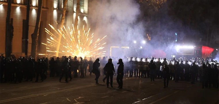 Gürcistan'da AB yanlısı göstericilere polis müdahalesi