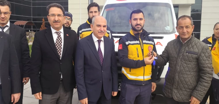 Hayırsever ambulans bağışı yaptı