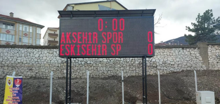 İlçe sahalarına scoreboard ekranlar takıldı