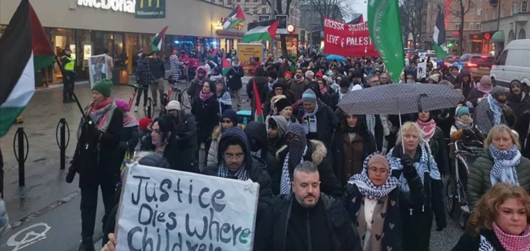 İsveç'te yüzlerce kişi İsrail'in Filistin saldırılarını protesto etti