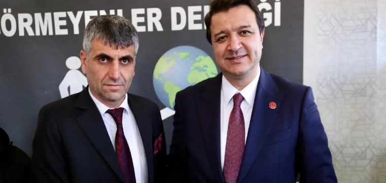 Mahmut Arıkan, Dünya Görmeyenler Derneği’nde