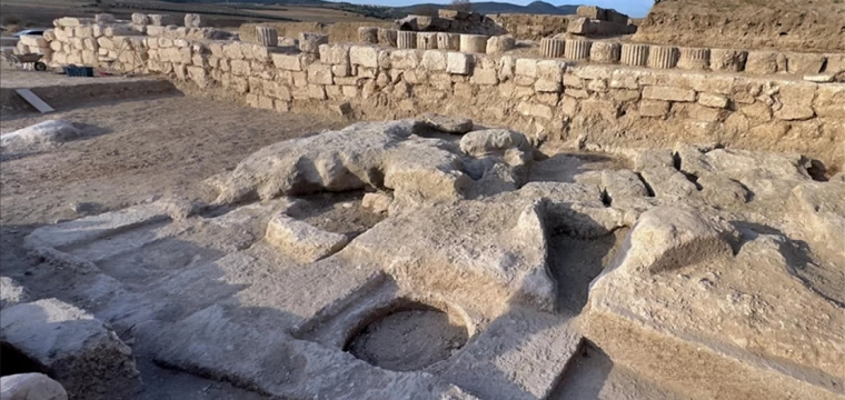 Osmaniye'deki Kastabala Antik Kenti'nde açık hava kült alanı bulundu