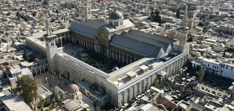 Suriye'de rejim sonrası Emevi Camii'nde ilk cuma namazı