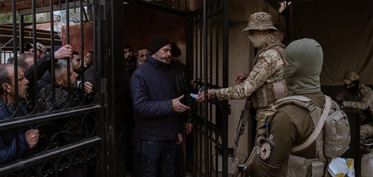 Suriye'de rejim unsurları, silah teslimi ve yeni yönetime kayıt yaptırıyor