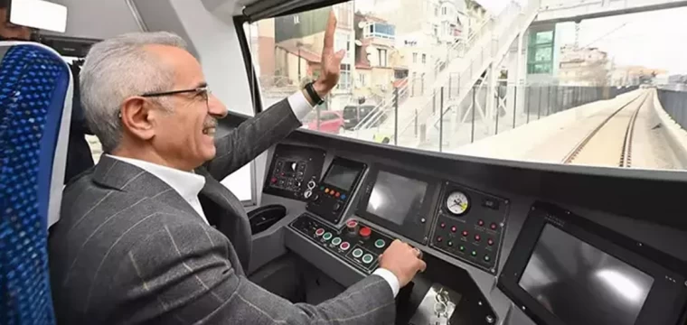 Uraloğlu: Marmaray'da günlük yolcu rekoru kırıldı