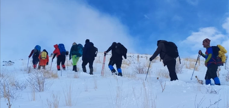 Van'da dağcılar Hayal Dağı'na zirve tırmanışı yaptı