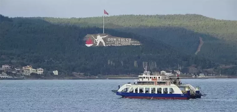 Çanakkale'de feribot seferlerine fırtına engeli