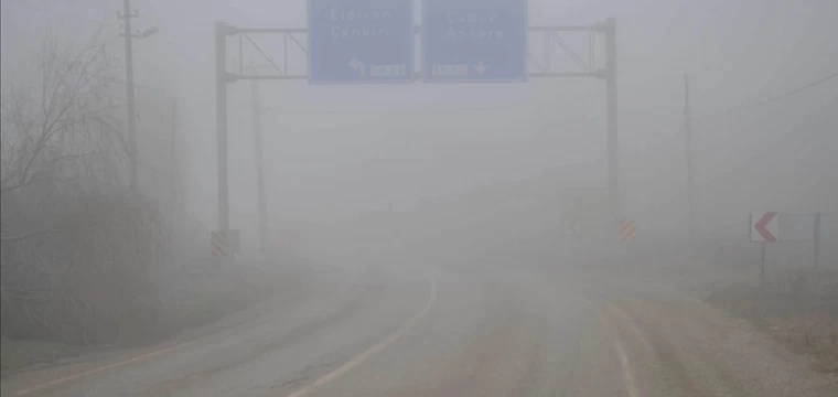 Çankırı-Ankara kara yolunda yoğun sis etkili oluyor