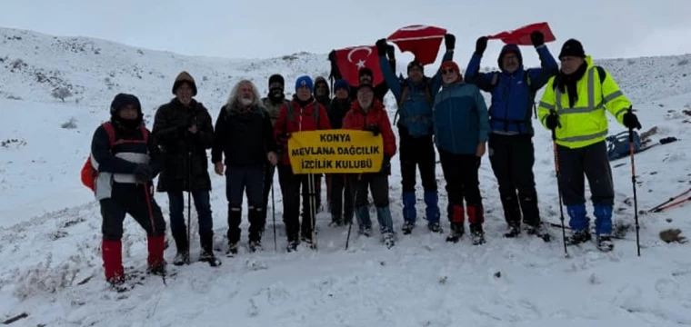 Dağcılar Aladağ’ın zirvesine çıktı