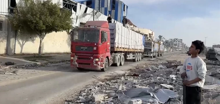 Gazze'de ateşkesin ilk gününde 552 yardım tırı bölgeye giriş yaptı