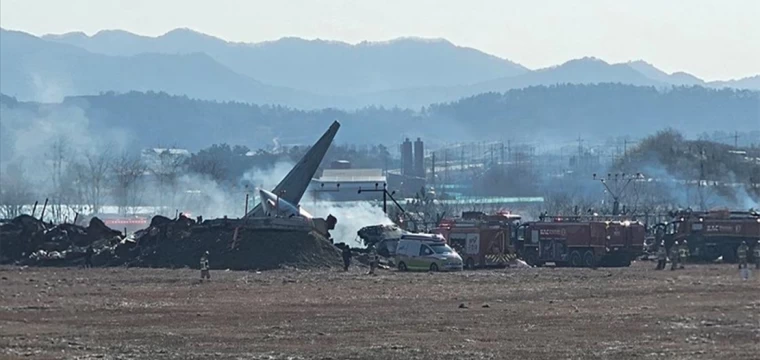 Güney Kore'de polis uçak kazası için arama yaptı