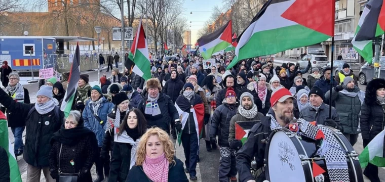 İsveç'te yüzlerce kişi İsrail'i protesto etti