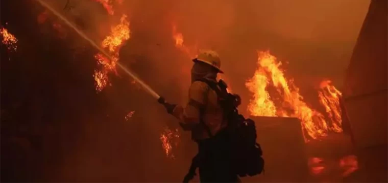 Los Angeles’taki yangında 5 kişi hayatını kaybetti