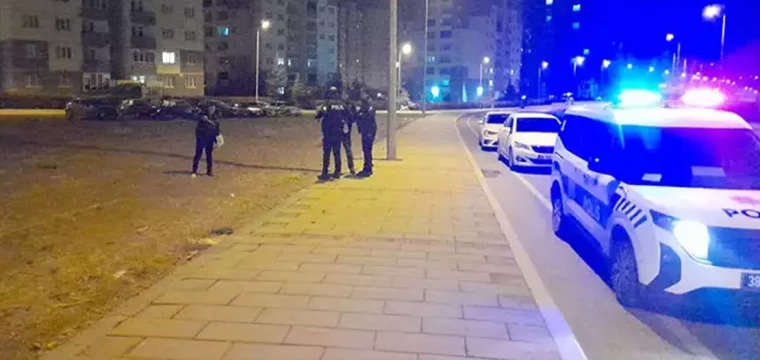 Otobüs durağında bıçaklı kavga: 1 yaralı