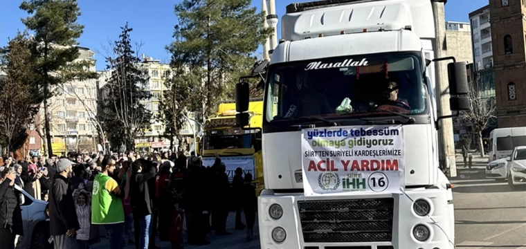 Siirt'ten Suriye'ye 3 tır yardım gönderildi