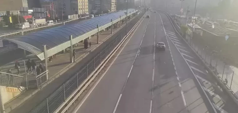 Yılın ilk günü İstanbul'da yollar boş kaldı