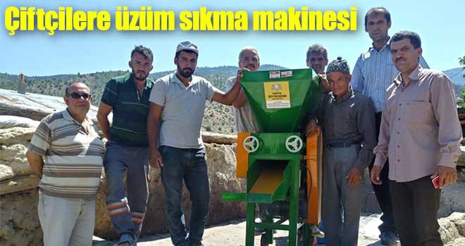 Çiftçilere üzüm sıkma makinesi