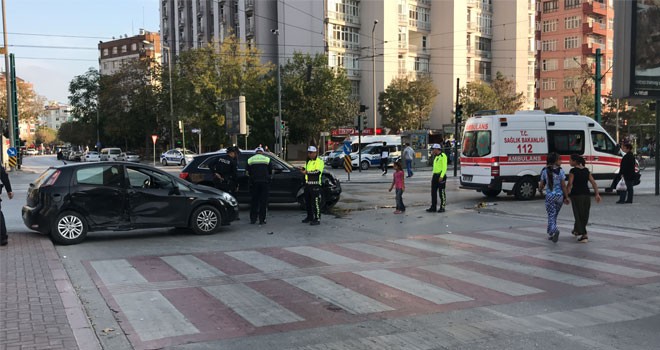 Konya'da iki otomobil çarpıştı: 3 yaralı